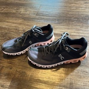 On Running cloud, tennis shoes, size 8.5 Swiss engineering.